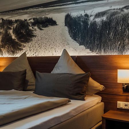 בורקום Strandhotel Hohenzollern מראה חיצוני תמונה